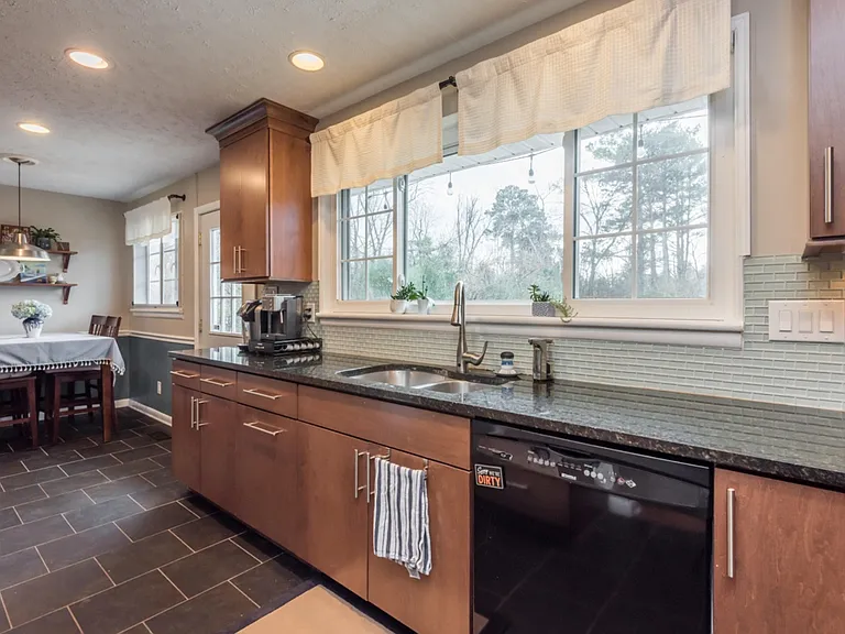 1223 Rocky Hill Rd — Photo 10