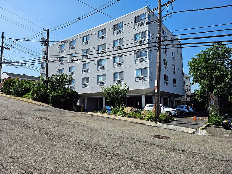 333 Grand Ave #4D — Photo 6
