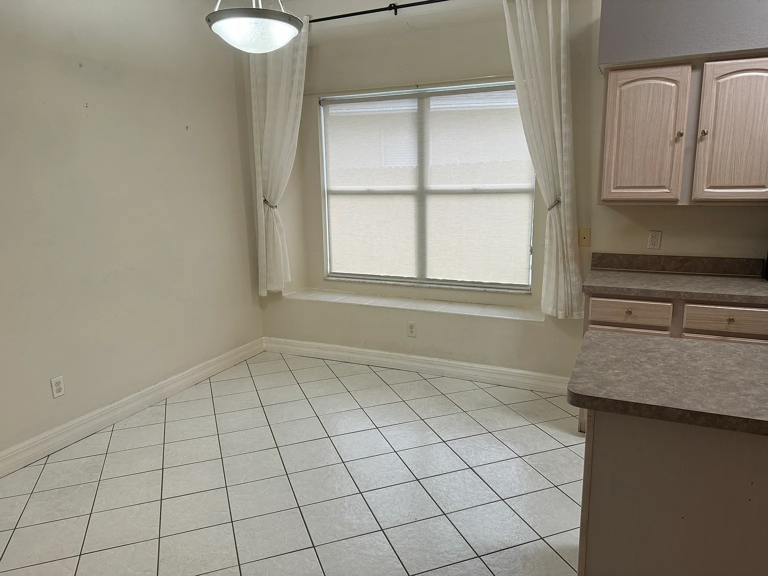 8404 Fenwick Ave — Photo 2