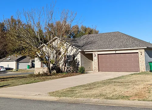 400 Apricot St Photo 1
