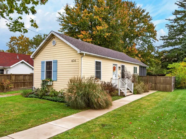 404 Cherry St, Three Oaks, MI 49128