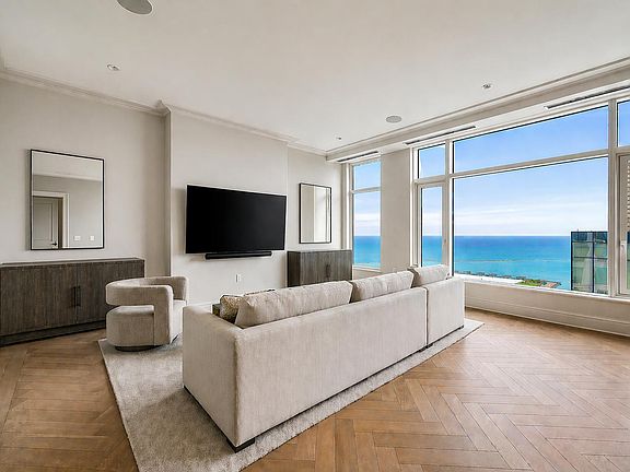 4th image of 451 E Grand Ave #4503