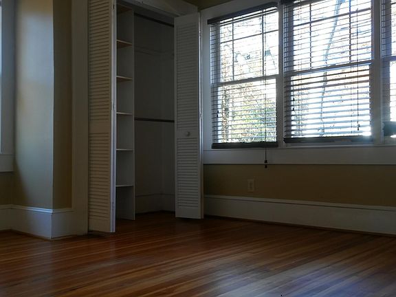 4th image of 1301 Oak St