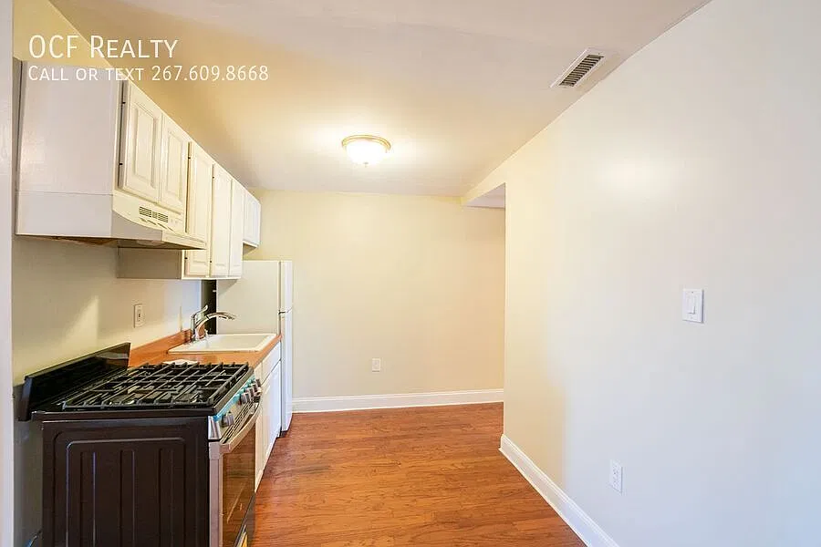 Two Bedroom East Passyunk Apartment — Photo 3