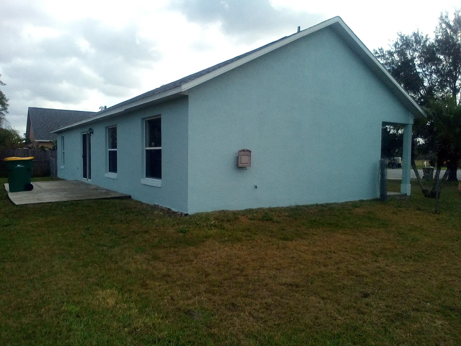 3 bed, 1323 sqft, $2,000 — Photo 2
