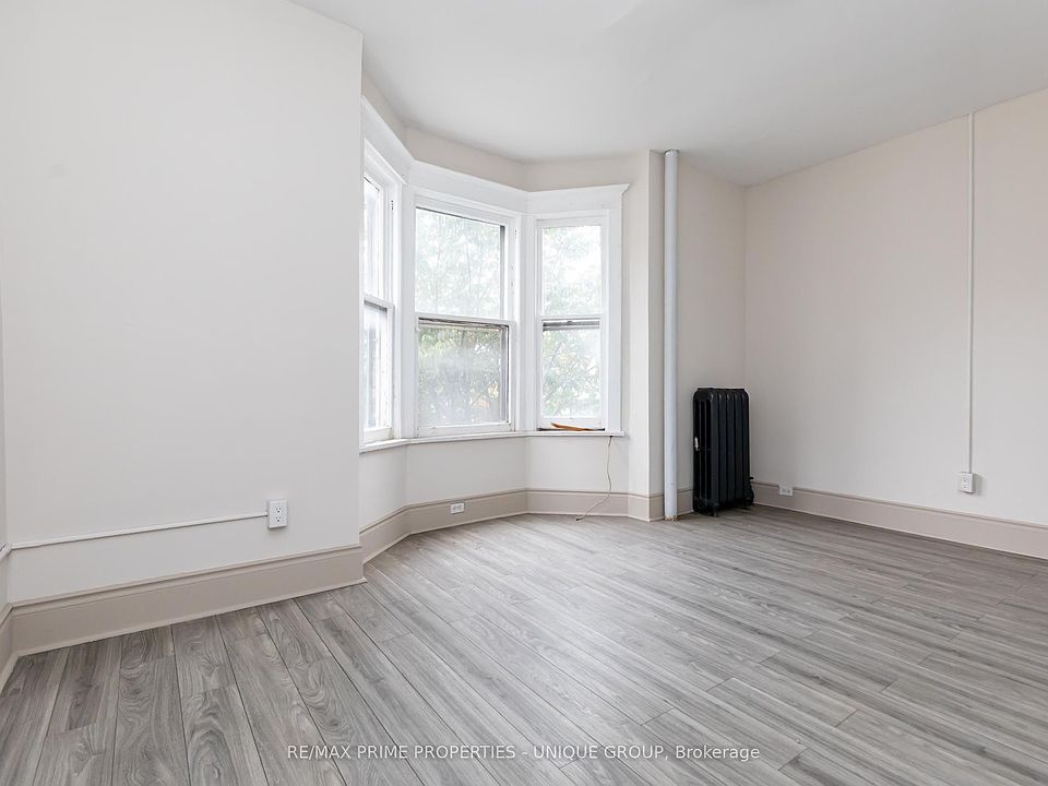 1st image of 688 Bloor St W #2