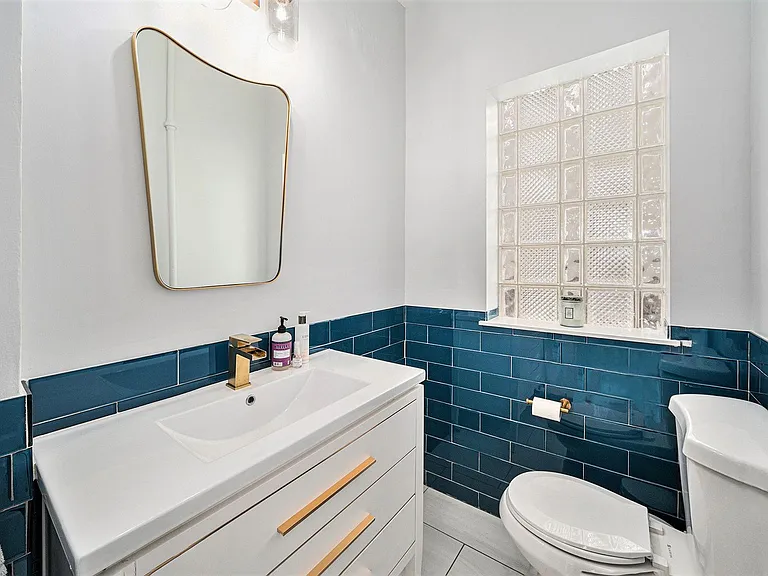 2428 Grove St — Photo 9