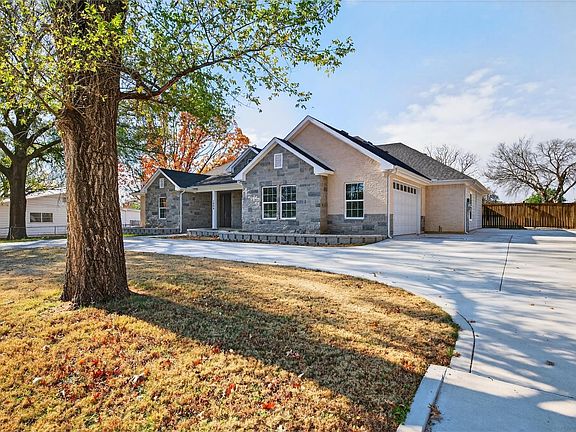 4th image of 1809 Bluebonnet Ave