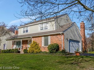 1956 Roxbury Run, Wixom, MI 48393