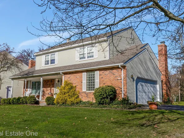 1956 Roxbury Run, Wixom, MI 48393
