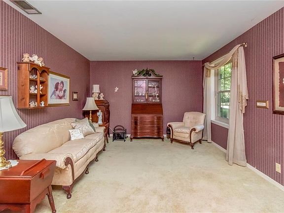 4th image of 3801 Hilton Dr