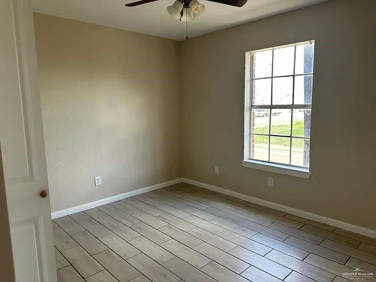 402 Gastel Cir #14 — Photo 8