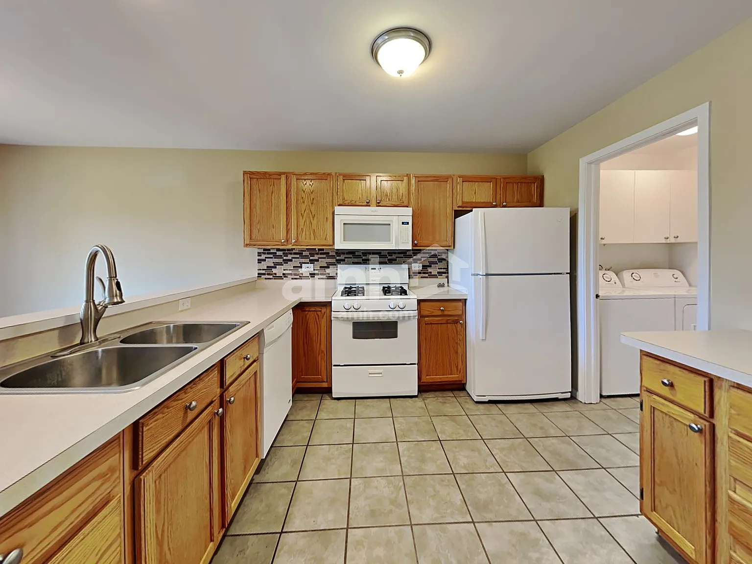2 bed, 1.5 bath, 1270 sqft, $2,415 — Photo 3