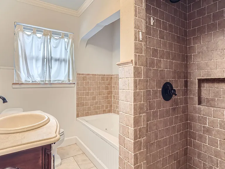 849 Grape St — Photo 16