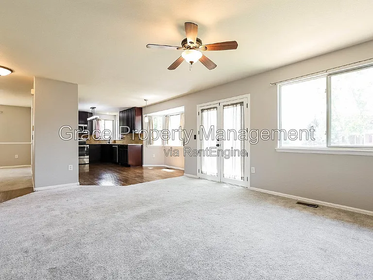 1144 E 12th Ct — Photo 5