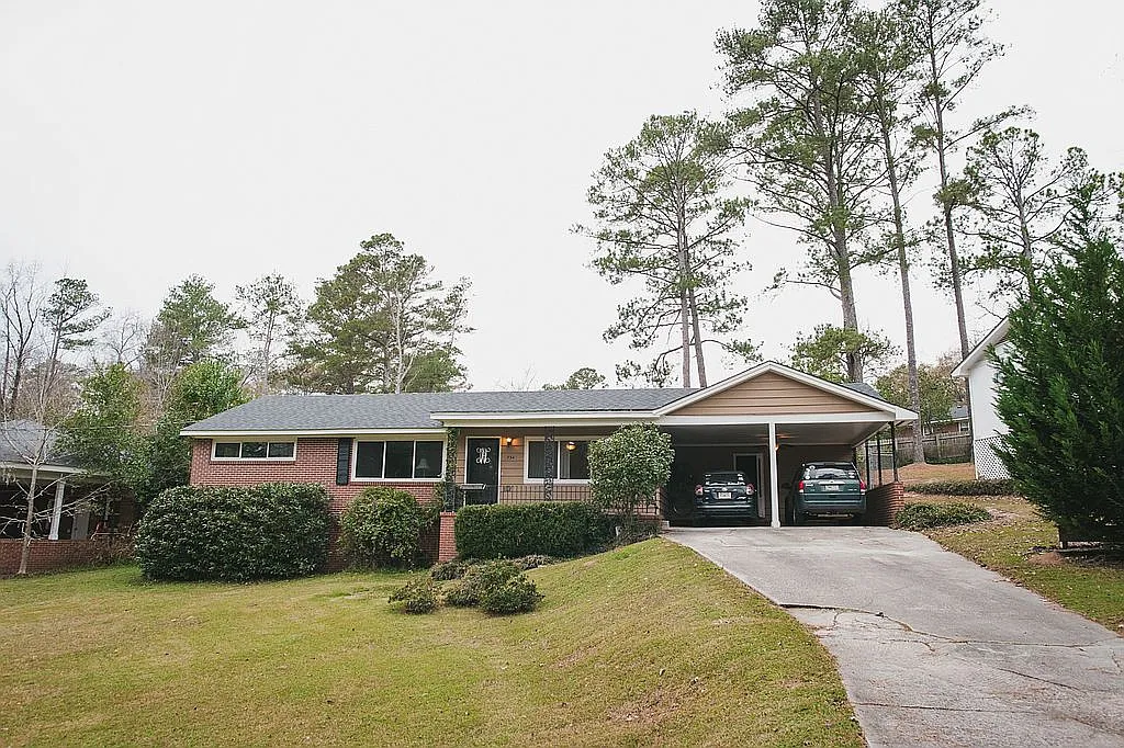 734 Woodridge Dr photo 1