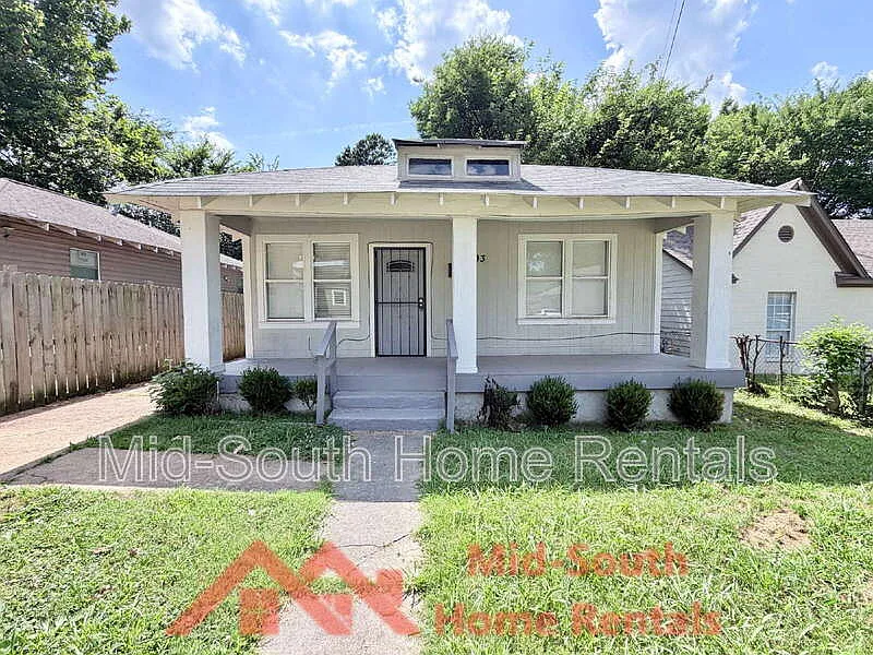 793 Inez St