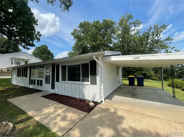 306 Sunshine Dr, Festus, MO 63028