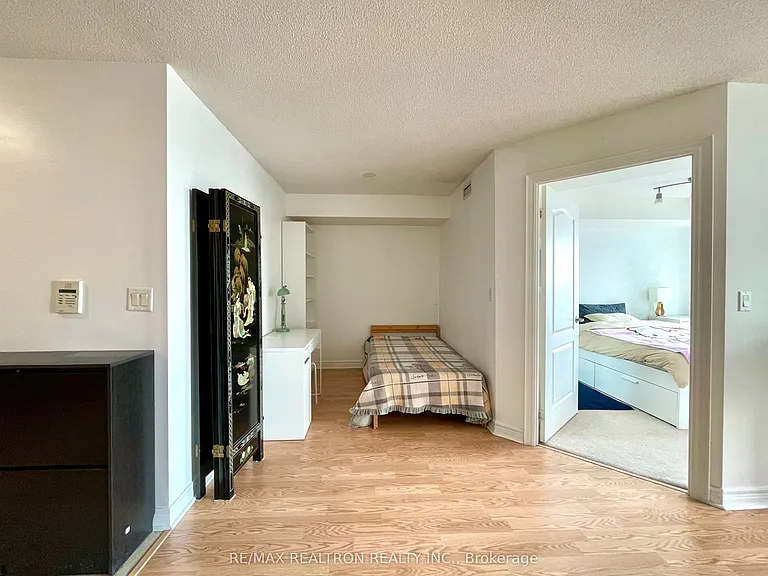 212 Eglinton Ave E #1802 — Photo 7
