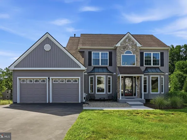16 E Evans Way, Aston, PA 19014
