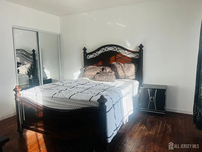63 E Jefferson Blvd — Photo 9