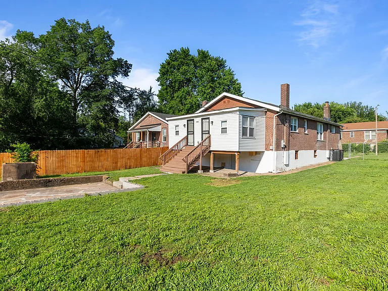 3932 Missouri Ave — Photo 4