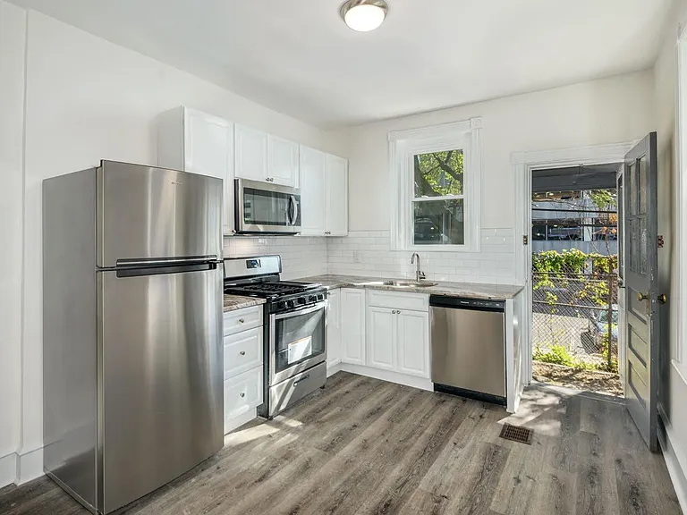 5326 Addison St — Photo 8