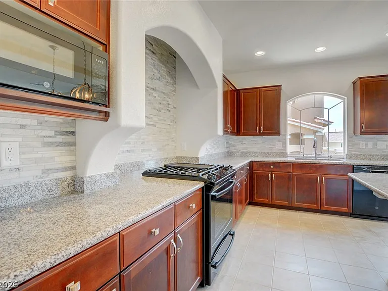 9824 Grey Sands — Photo 16