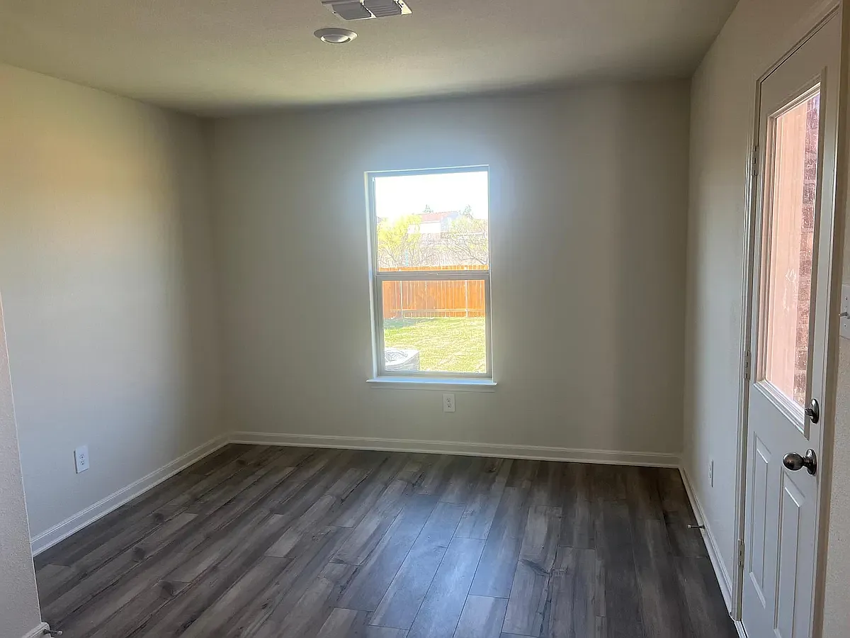 3 bed, 1683 sqft, $2,000 — Photo 3
