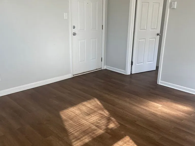 Chestnut Street Apartments — Photo 16