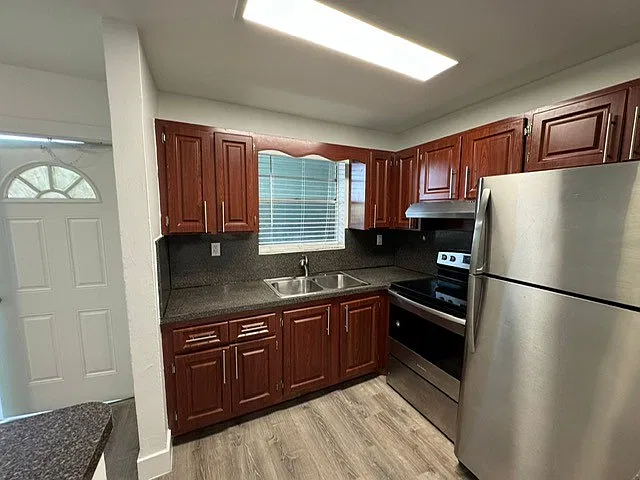 2 bed, 600 sqft, $1,750 — Photo 2