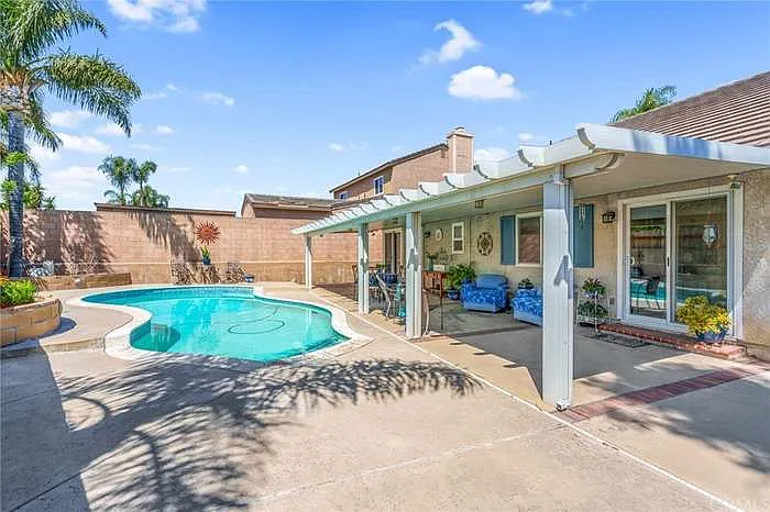 Sundance Dr — Photo 14