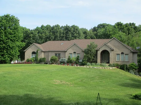 946 Adams Rd, Milford, MI 48381