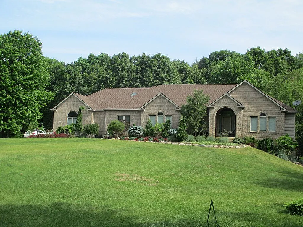 946 Adams Rd photo 1