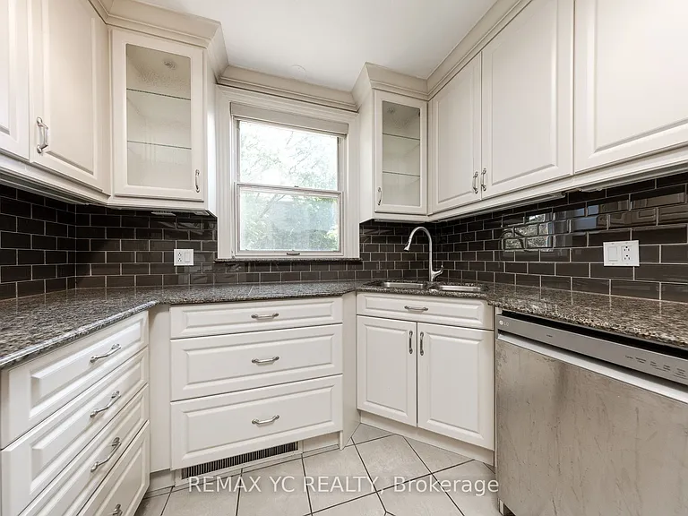 425 Broadway Ave — Photo 8