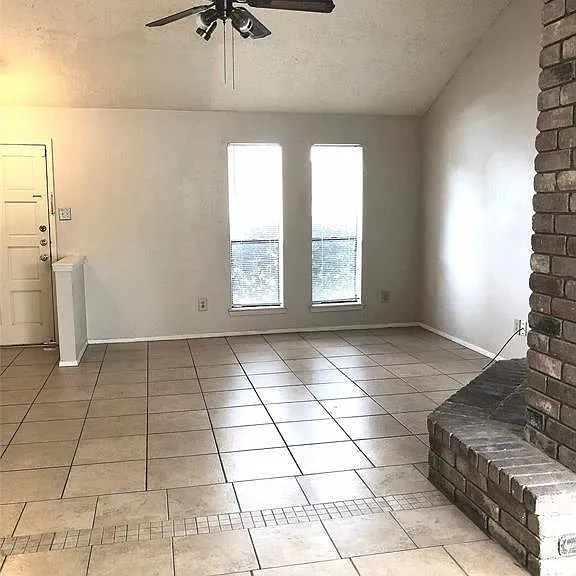 7118 Haven Creek Dr — Photo 2