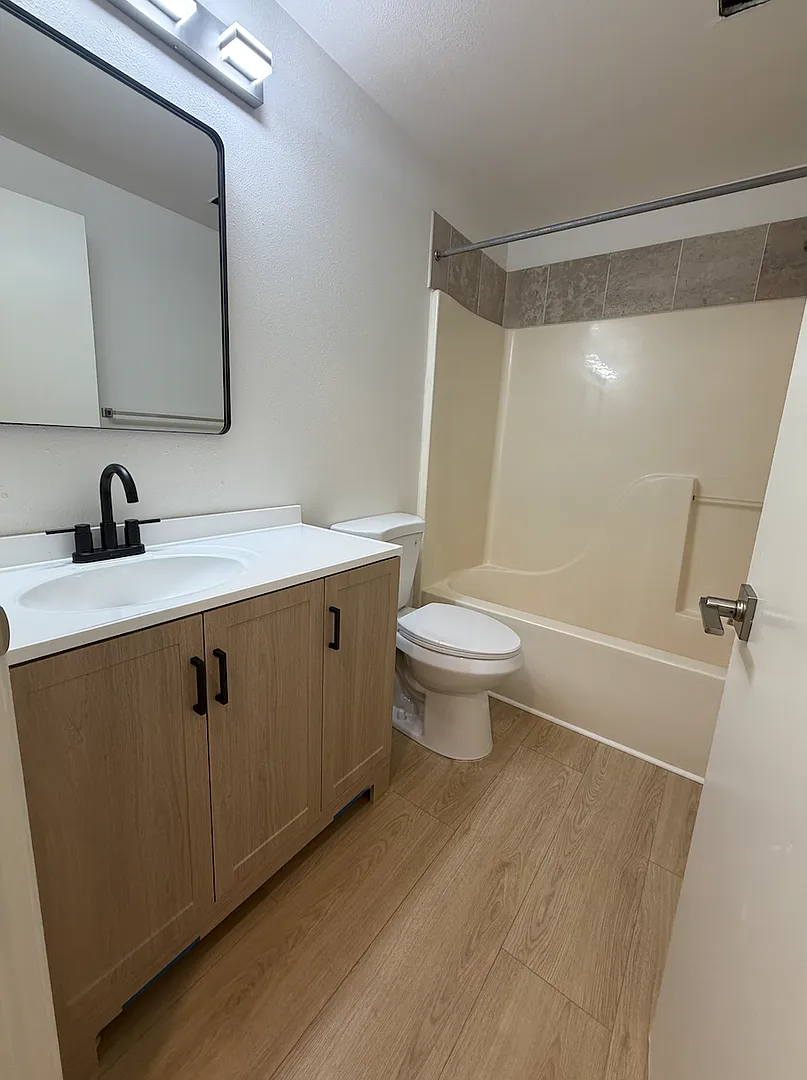 Twin Peaks Apartments — Photo 4