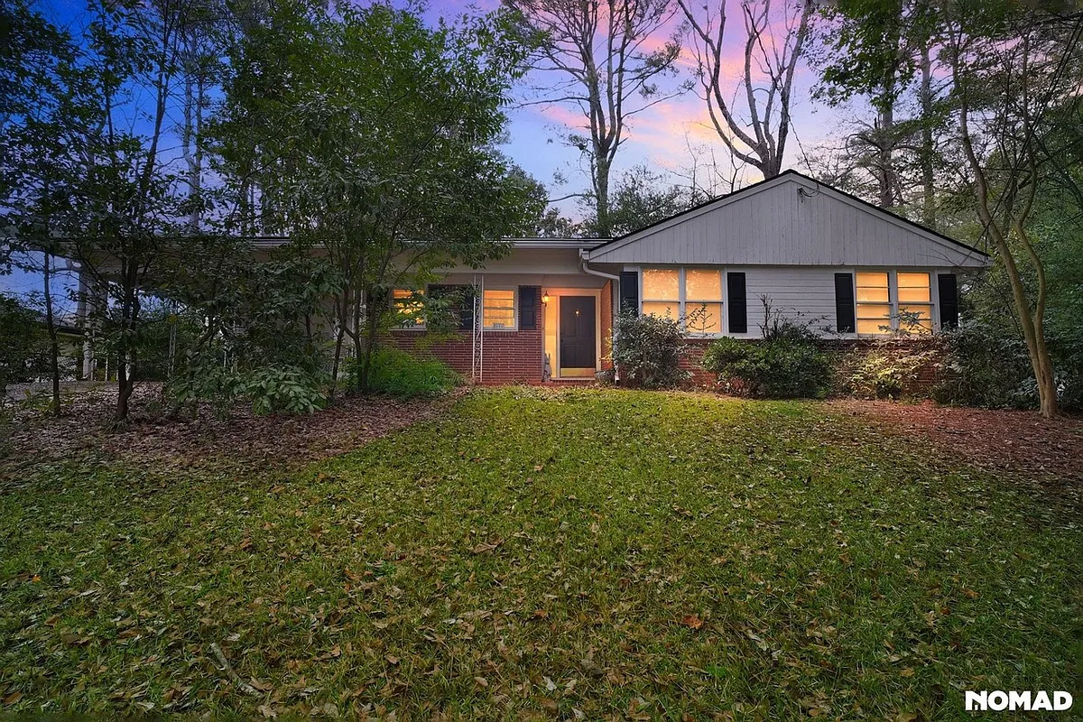 Building Photo - 2644 Pineland Ave
