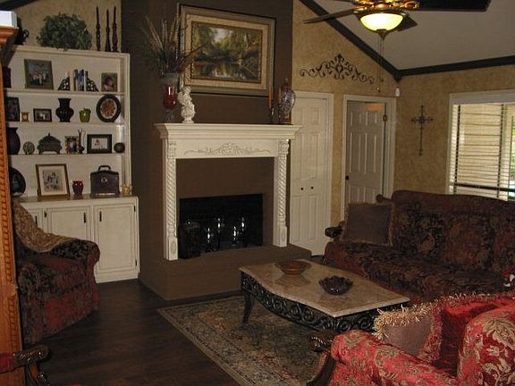 3rd image of 207 Woodridge Dr