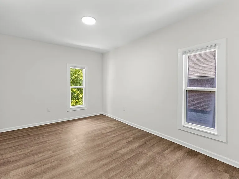1341 Mooberry St — Photo 13