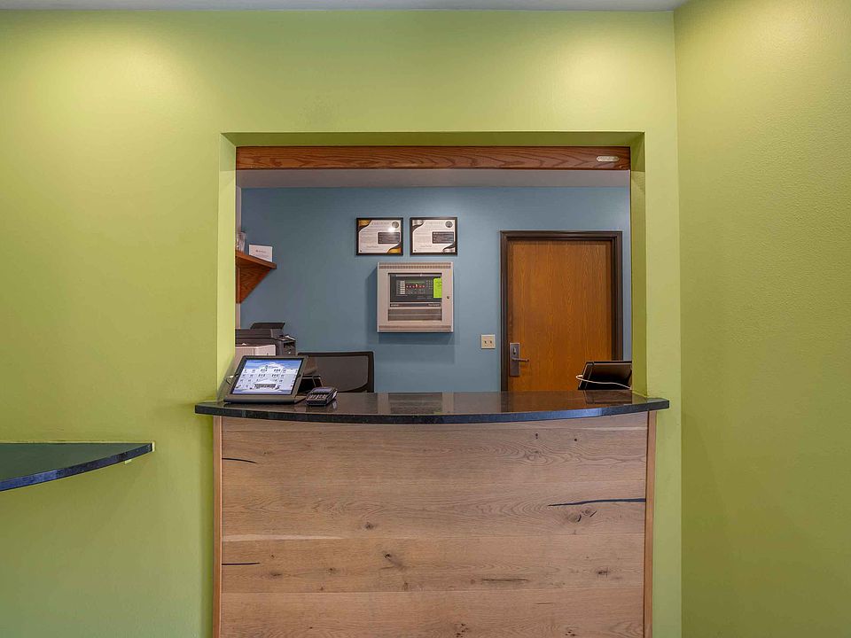 Lobby and Guest Check-in