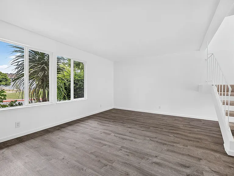 802 Bayside Ct — Photo 9
