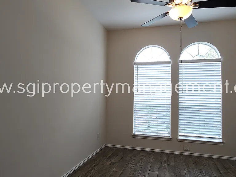 2304 Hayes St — Photo 10