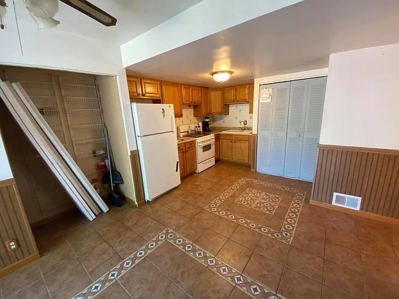 4th image of 2 Fernwood Dr #A