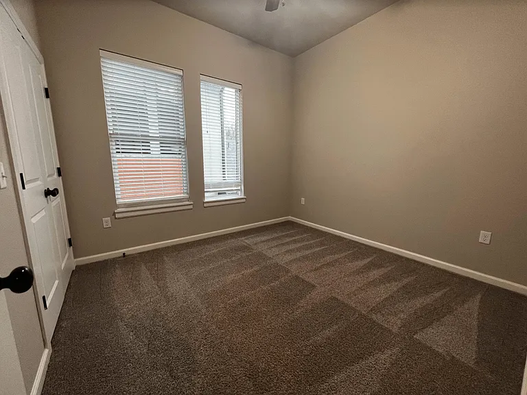 1150-1168 N Oakland Ave — Photo 19