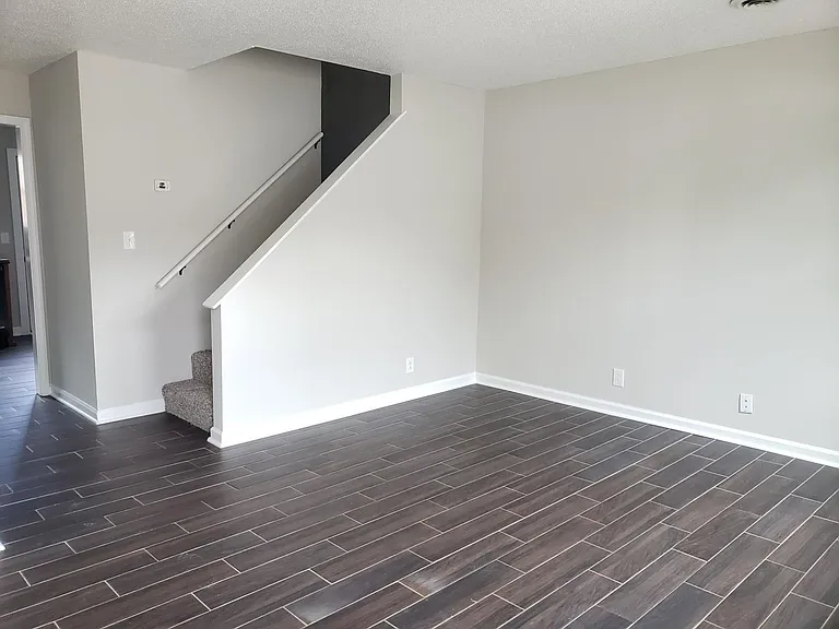 610 Commerce St #14 — Photo 3
