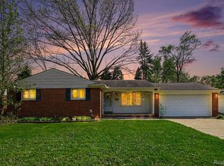 8532 Alwardt Dr, Sterling Heights, MI 48313