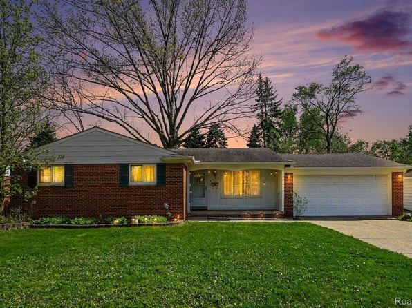8532 Alwardt Dr, Sterling Heights, MI 48313