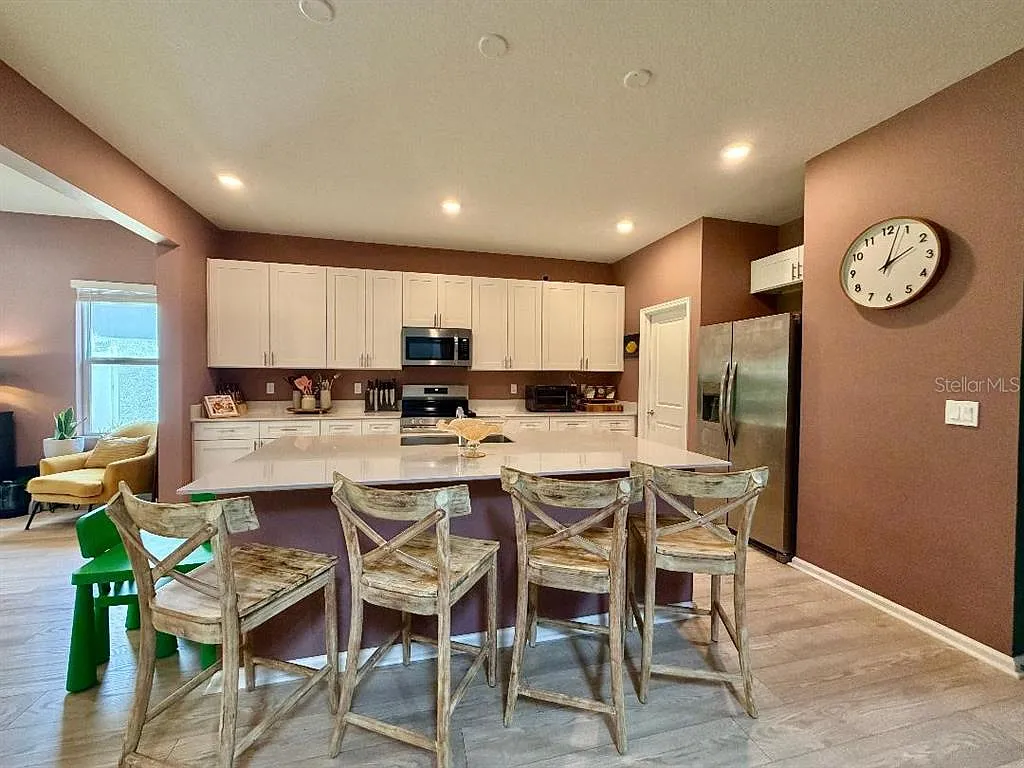 3 bed, 3.5 bath, 2900 sqft, $3,000 — Photo 4