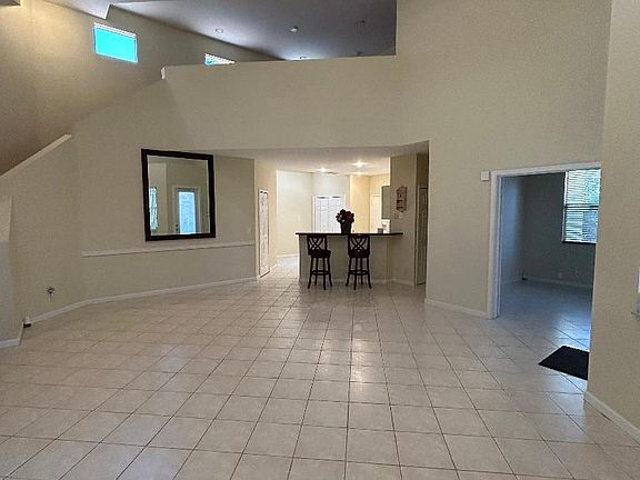 4th image of 10100 Larkspur Ln